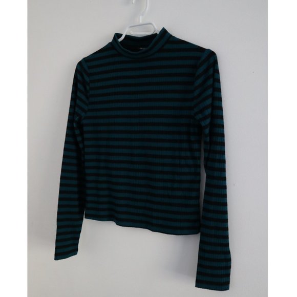 Forever 21 Striped Crop Long Sleeve - Picture 2 of 5